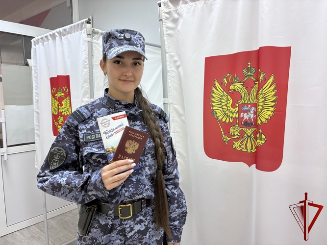 Росгвардейцы обеспечивают безопасность на выборах в Ивановской области и голосуют сами