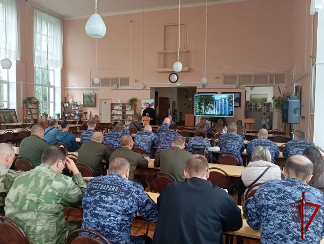 Священник поговорил с росгвардейцами о пресечении террористической деятельности