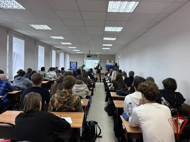 Росгвардейцы провели лекцию с ивановскими студентами в День солидарности в борьбе с терроризмом