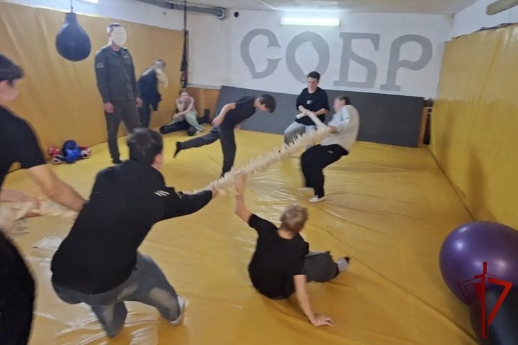 Знакомство с мужеством: бойцы ивановского СОБР «Сумрак» провели день открытых дверей для воспитанников детского дома «Ровесник»
