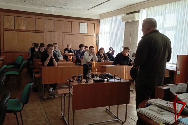 Безопасность и перспективы: представители Росгвардии провели комплексную встречу со студентами Ивановского автотранспортного колледжа