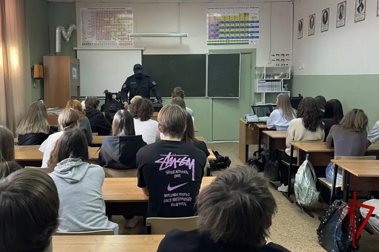 В ивановской школе № 55 прошел урок мужества с бойцами ОМОН «Спарта»