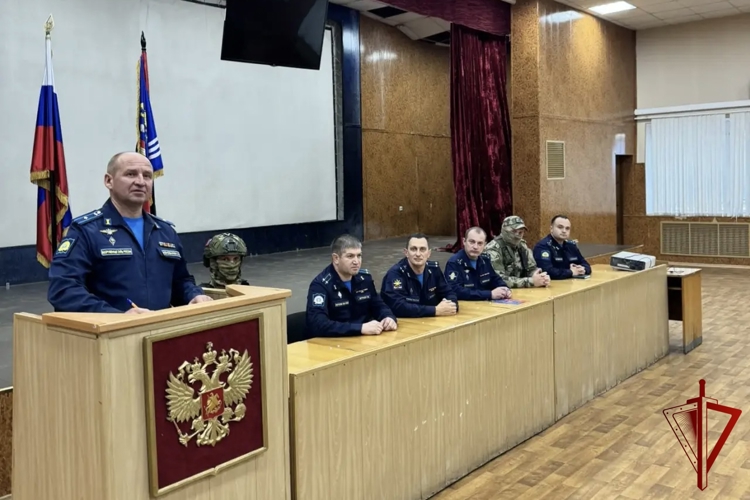 В Иванове будущим защитникам Отечества рассказали о преимуществах службы в Росгвардии и показали боевое оружие