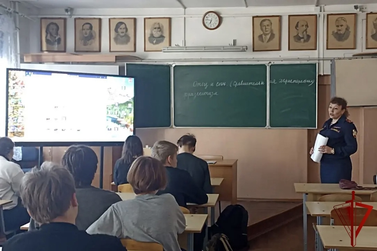 Будущие защитники правопорядка: офицеры Росгвардии провели профориентационную встречу со старшеклассниками в Лежневе