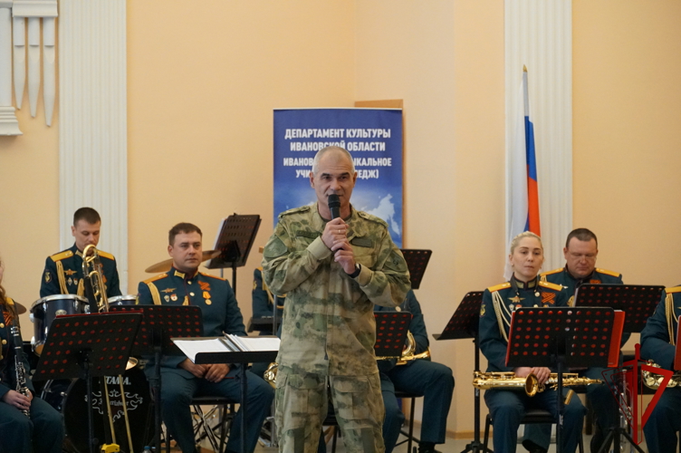 Диалог поколений: в Ивановском музучилище прошел трогательный концерт ветеранов СВО с участием росгвардейца 