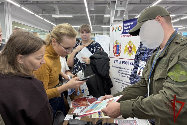 Ивановские росгвардейцы приняли участие в масштабной региональной ярмарке вузов и колледжей