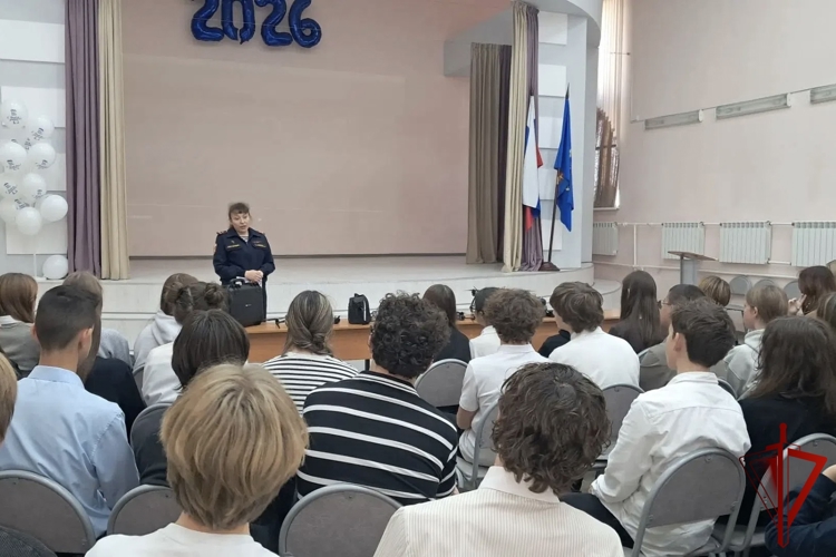 В ивановской школе № 41 прошел «Урок мужества»: старшеклассникам рассказали о БПЛА и обучении в вузах Росгвардии