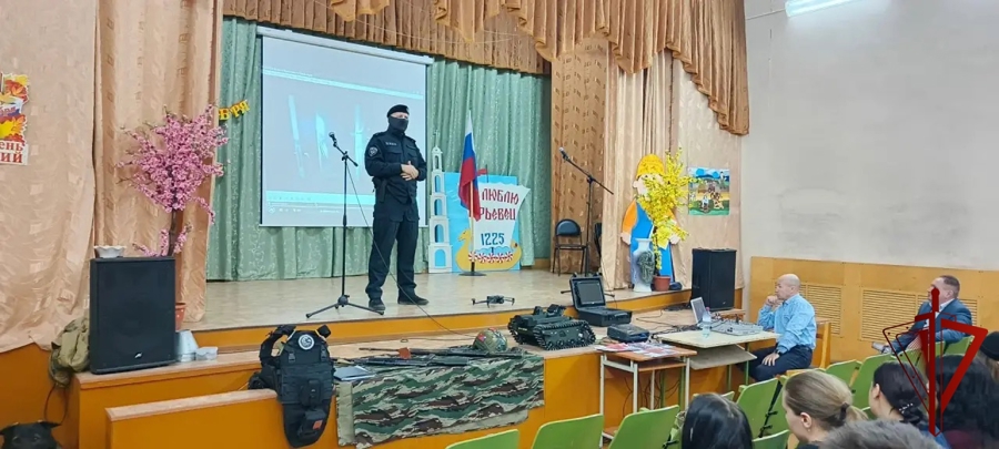 Бойцы ОМОН «Спарта» Росгвардии провели для студентов Юрьевецкого агропромышленного колледжа масштабный военно-патриотический урок