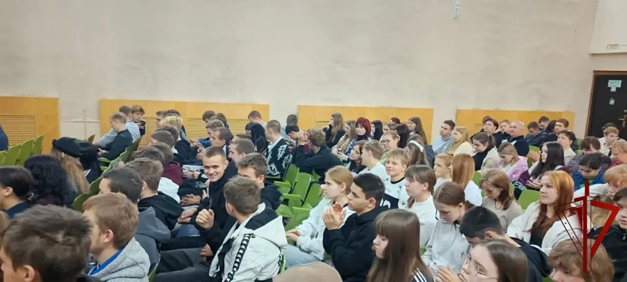 Бойцы ОМОН «Спарта» Росгвардии провели для студентов Юрьевецкого агропромышленного колледжа масштабный военно-патриотический урок