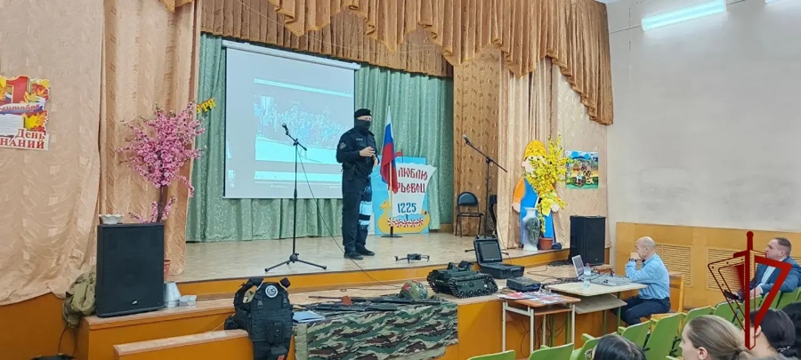 Бойцы ОМОН «Спарта» Росгвардии провели для студентов Юрьевецкого агропромышленного колледжа масштабный военно-патриотический урок