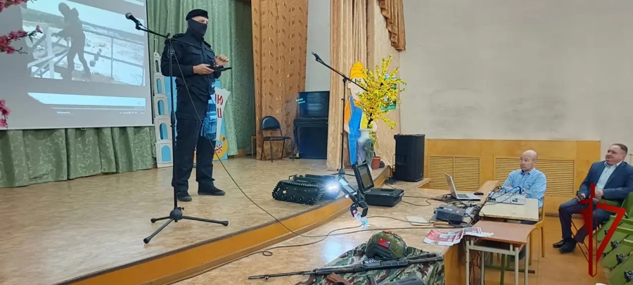 Бойцы ОМОН «Спарта» Росгвардии провели для студентов Юрьевецкого агропромышленного колледжа масштабный военно-патриотический урок