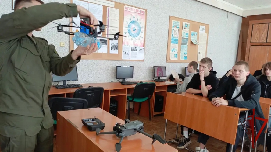 Безопасность и перспективы: представители Росгвардии провели комплексную встречу со студентами Ивановского автотранспортного колледжа