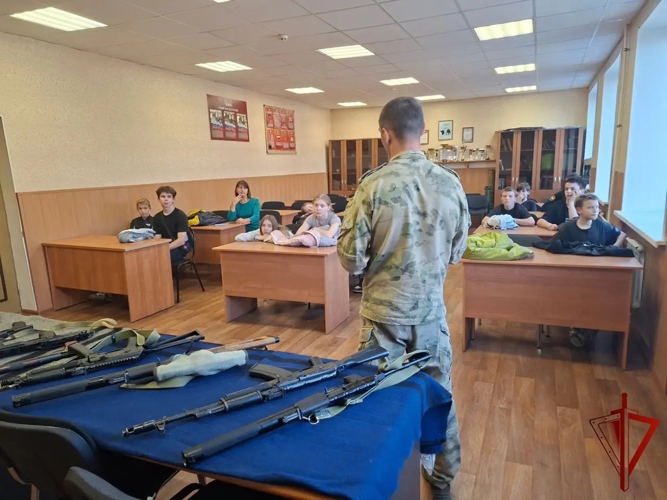 Знакомство с мужеством: бойцы ивановского СОБР «Сумрак» провели день открытых дверей для воспитанников детского дома «Ровесник»
