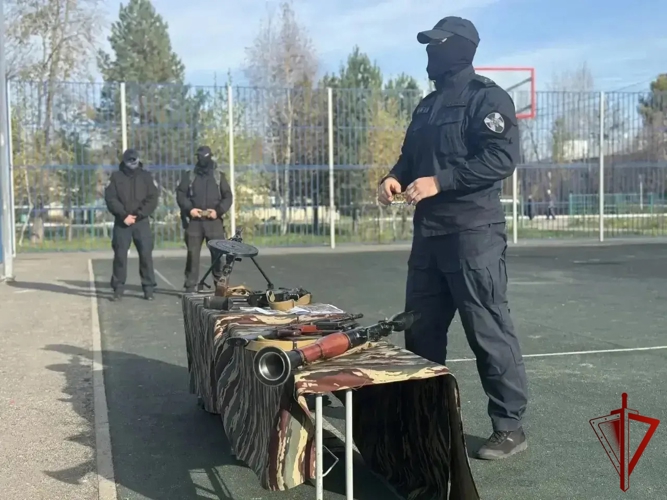 В Ивановской области сотрудники ОМОН «Спарта» провели тематический лекторий для школьников