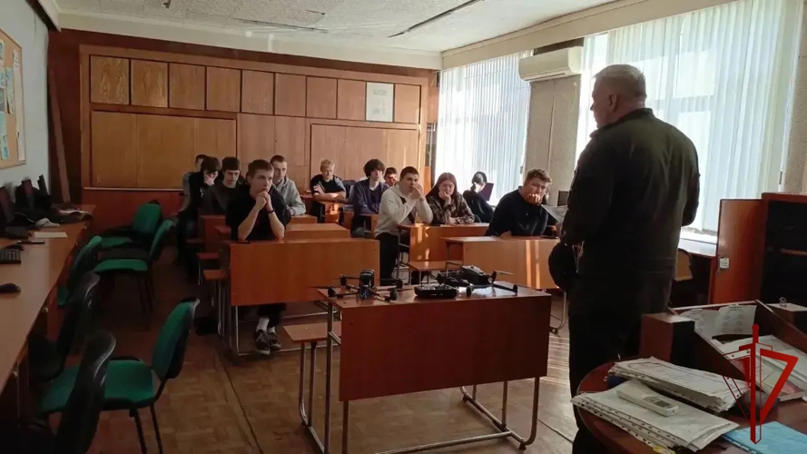 Безопасность и перспективы: представители Росгвардии провели комплексную встречу со студентами Ивановского автотранспортного колледжа